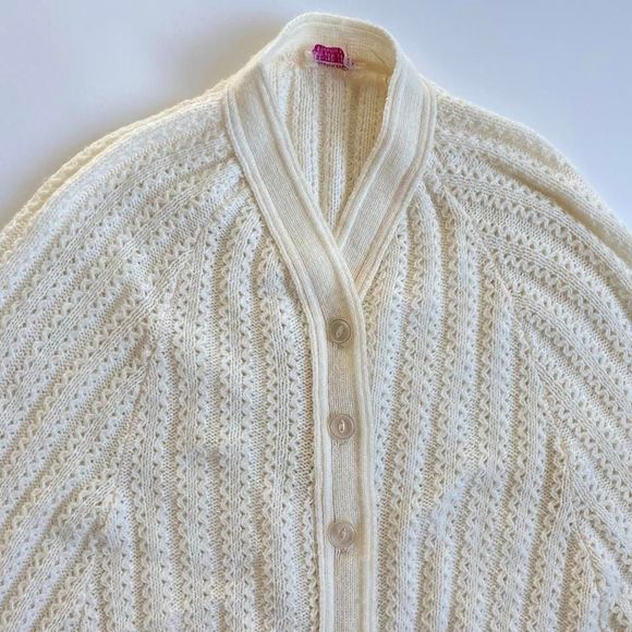 Vintage soft white fringe knit poncho - Picture 3 of 8